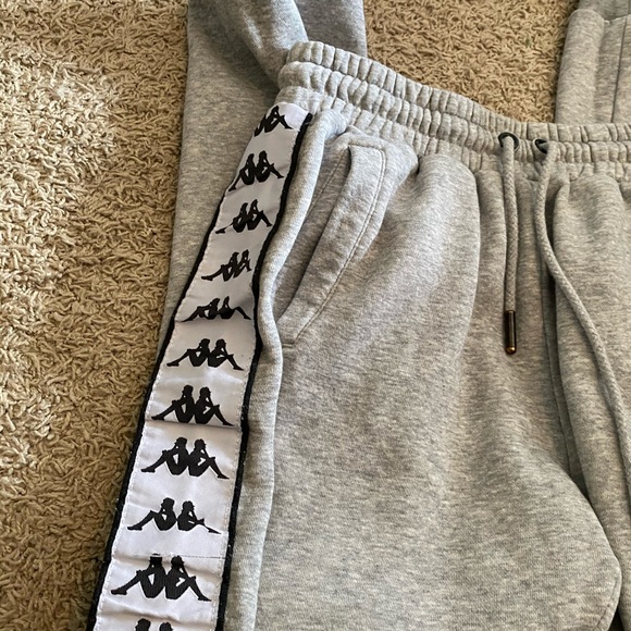 kappa sweatpants opposite colours on legs - Picture 3 of 5